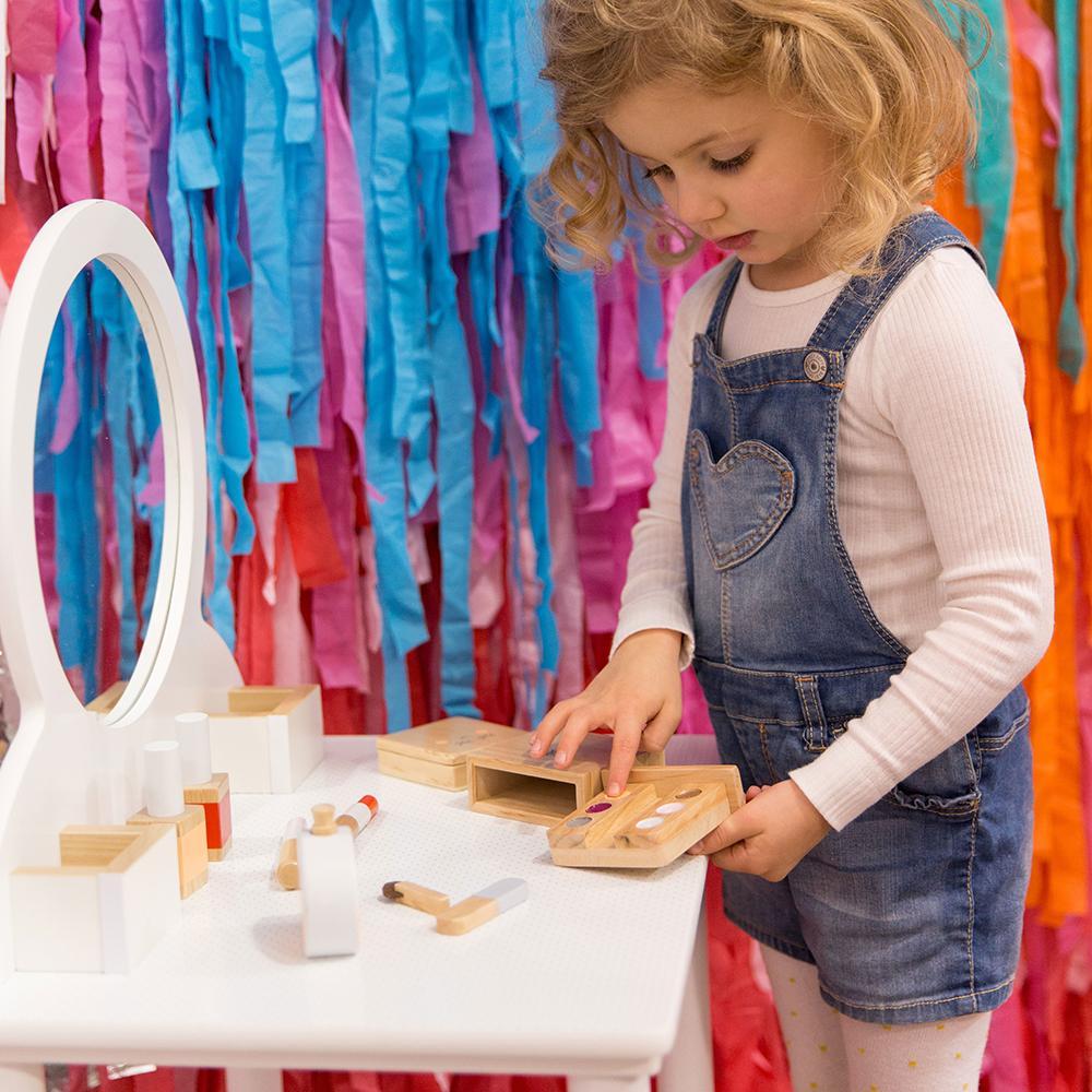 Beauty kit for little girl discount