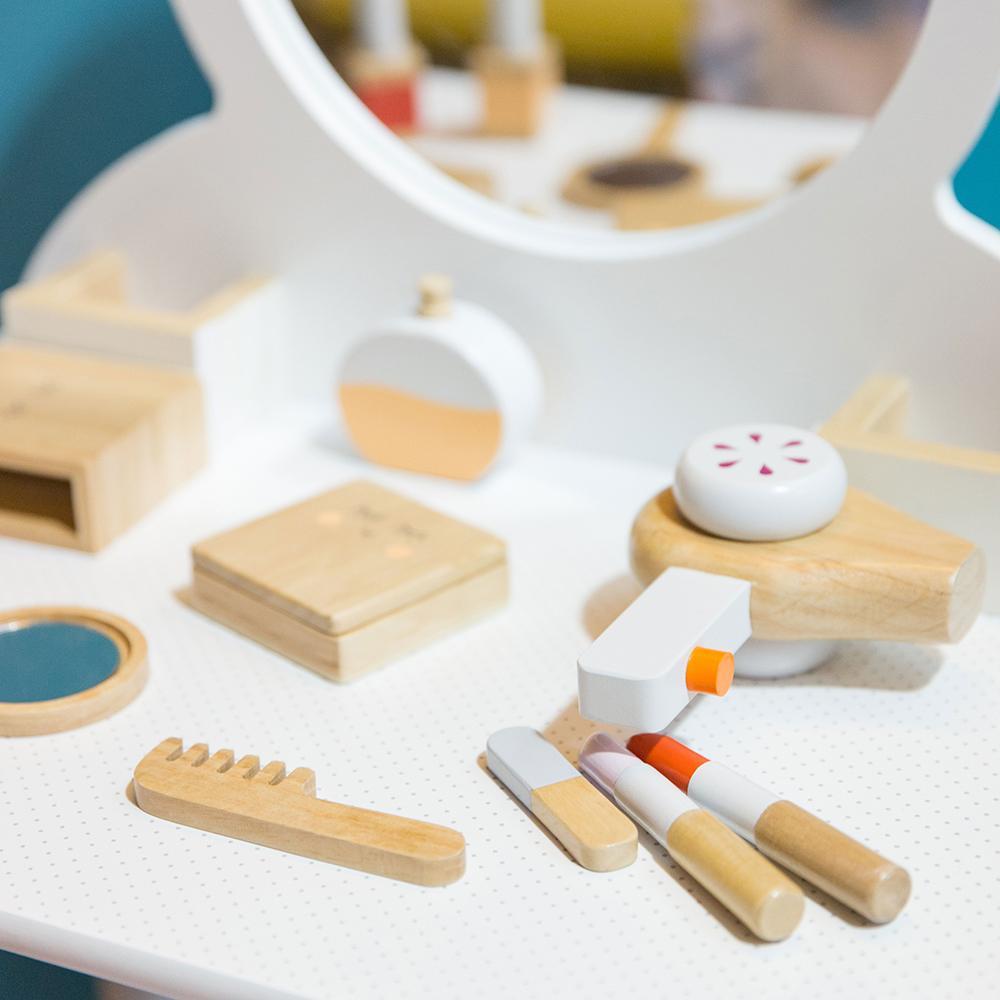 Make Me Iconic Beauty Kit Make Me Iconic Pretend Play at Little Earth Nest Eco Shop Geelong Online Store Australia
